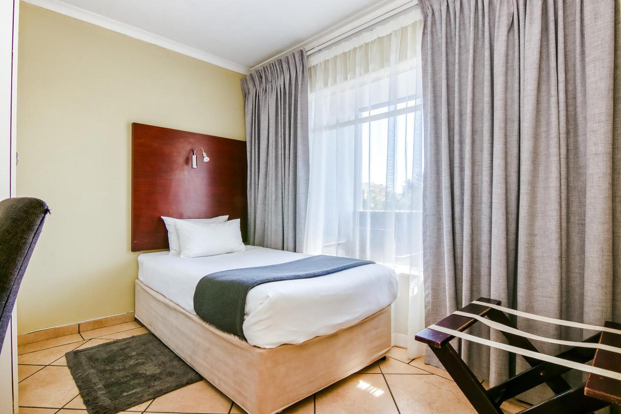 Bm Gardens Aparthotel Edenvale Exterior photo